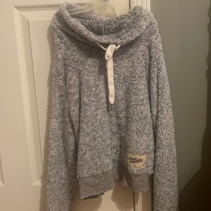 hollister extra small fuzzy cropped pullover! grey